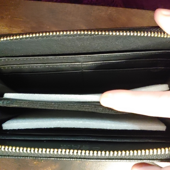🍁NWT, Bebe Wallet, black and gold beautiful and cute wallet. 2 sides N z - Picture 10 of 14
